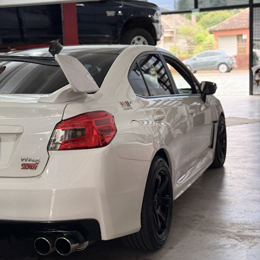 Subaru WRX STI atendida na oficina INJETECH